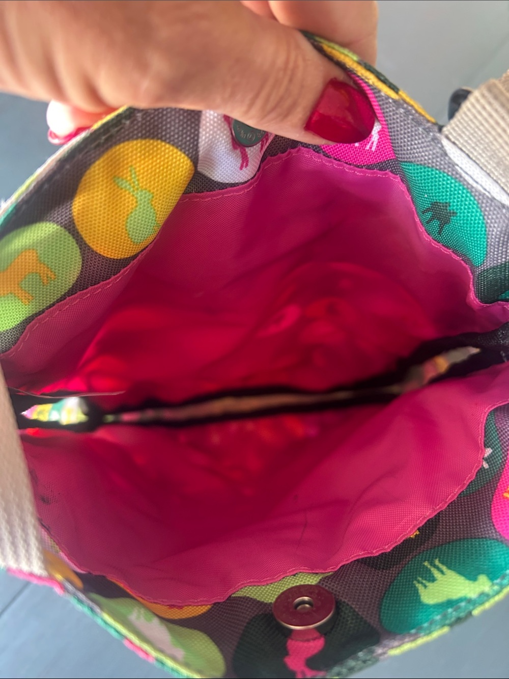 Kavu Multicolor Animal Silhouette Circle Crossbody Bag - Picture 4 of 8